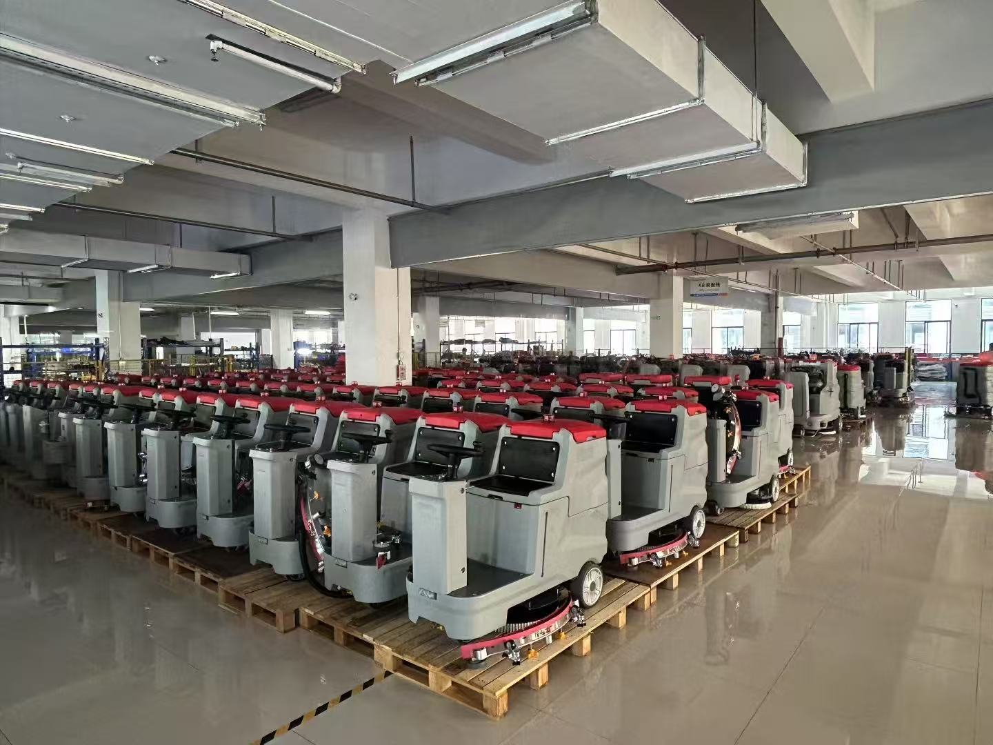 The Difference Between Hand-Push and Ride-On Floor Scrubbers