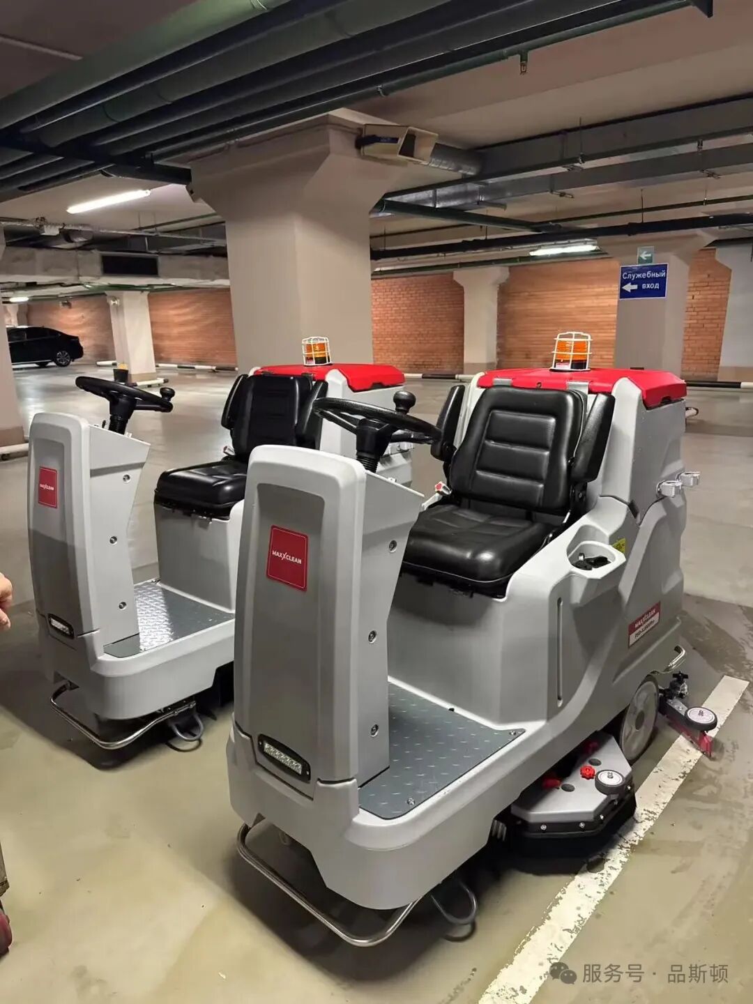 Pinston Delivers Two XJ860PRO Floor Scrubbers to the Bolshoi Theatre in Moscow
